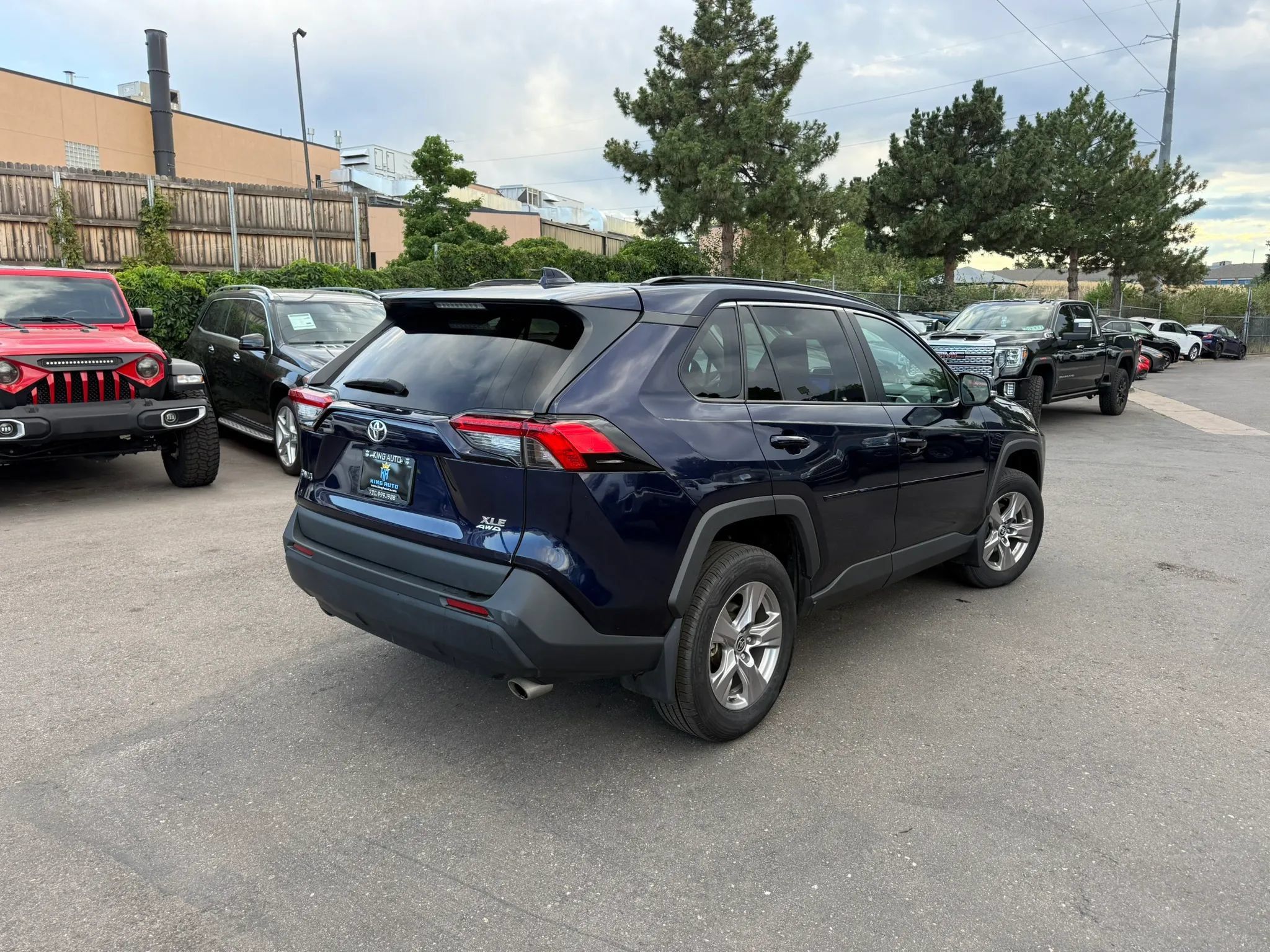 Used 2023 Toyota RAV4 XLE w/ Convenience Package FWD image 5