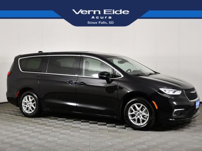 Used 2024 Chrysler Pacifica Touring-L