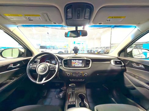 Used 2017 Kia Sorento LX w/ LX Convenience Package image 45