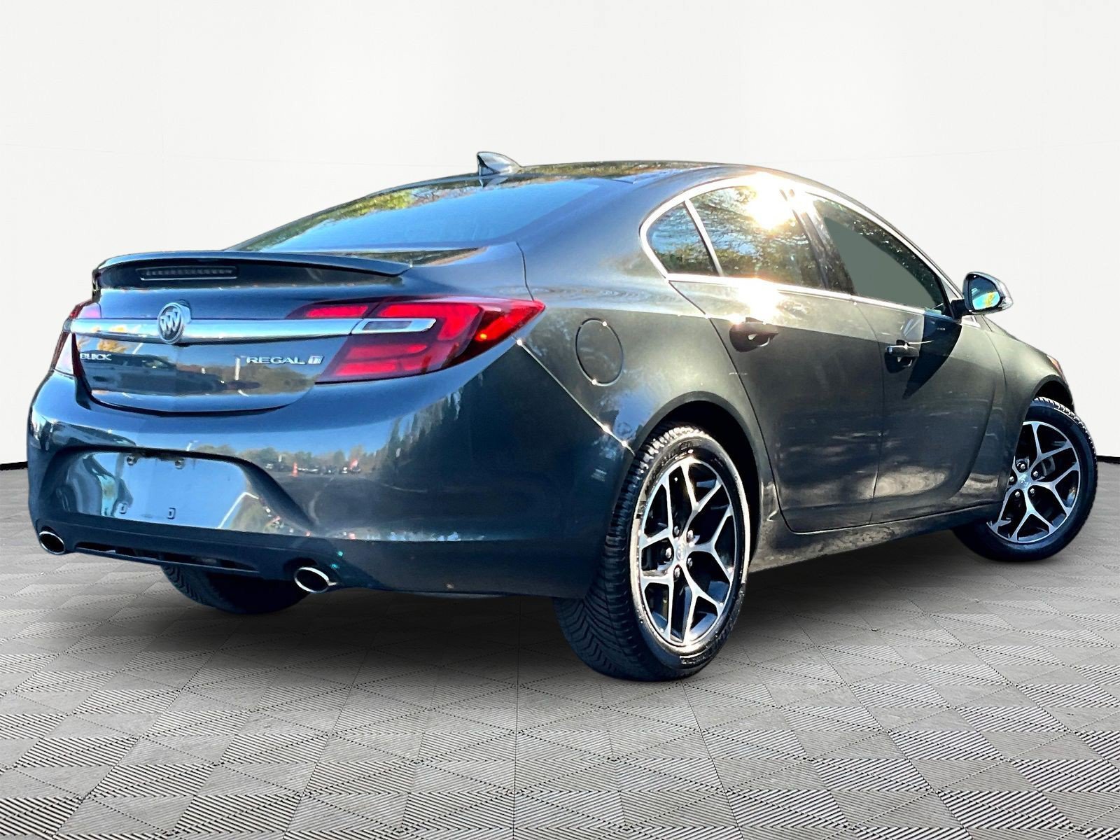 Used 2017 Buick Regal Sport Touring FWD image 6