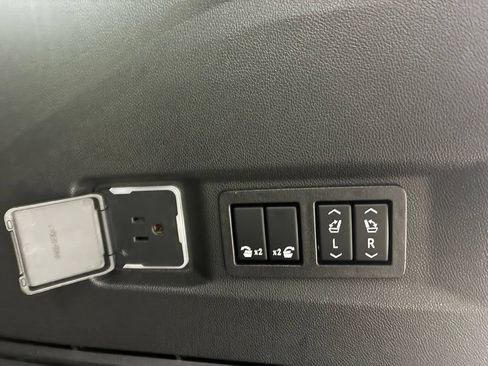 Used 2023 Chevrolet Tahoe High Country w/ LPO, Illumination Package AWD/4WD image 36