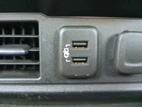 Used 2021 GMC Sierra 1500 SLE image 16