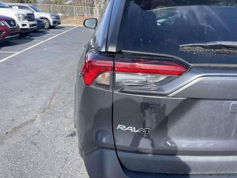 Used 2020 Toyota RAV4 LE image 19
