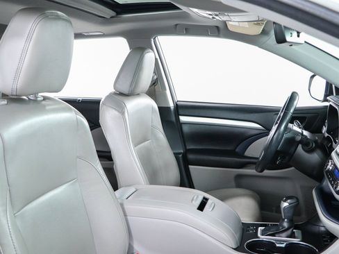 Used 2017 Toyota Highlander XLE FWD image 28