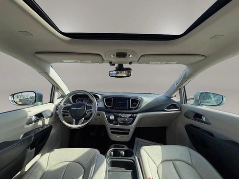 Used 2017 Chrysler Pacifica Platinum FWD image 13