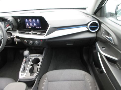 Certified 2025 Chevrolet Trax LS w/ LS Convenience Package FWD image 15