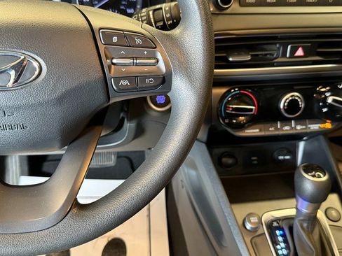 Used 2022 Hyundai Kona SEL image 11