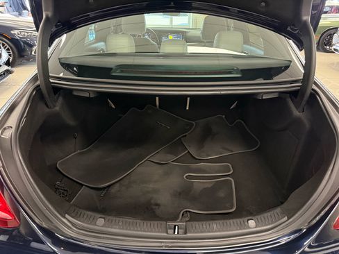 Used 2017 Mercedes-Benz E 300 4MATIC image 29