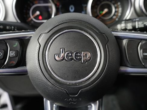 Used 2019 Jeep Wrangler Unlimited Sahara AWD/4WD image 35