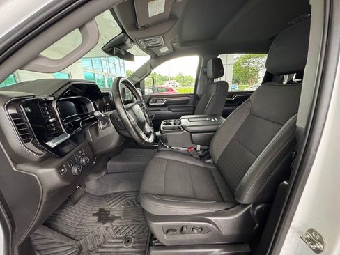 Used 2025 Chevrolet Silverado 2500 LT AWD/4WD image 12