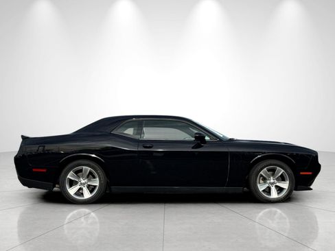 Used 2022 Dodge Challenger SXT image 6