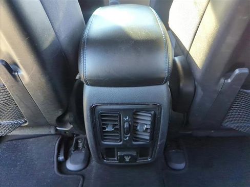 Used 2019 Jeep Grand Cherokee Laredo image 17