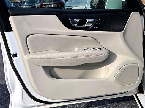 Used 2019 Volvo S60 T6 Momentum image 20