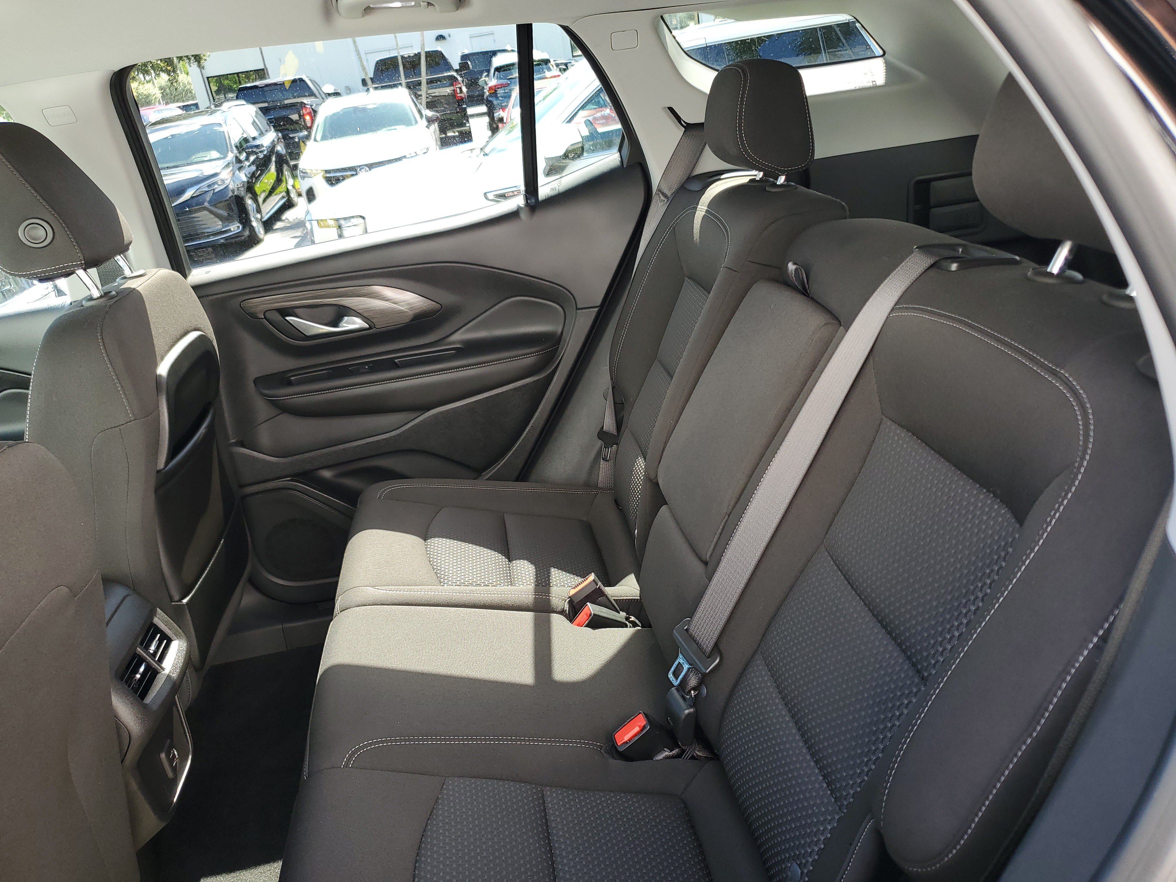 Used 2024 GMC Terrain SLE w/ Driver Convenience Package FWD image 13