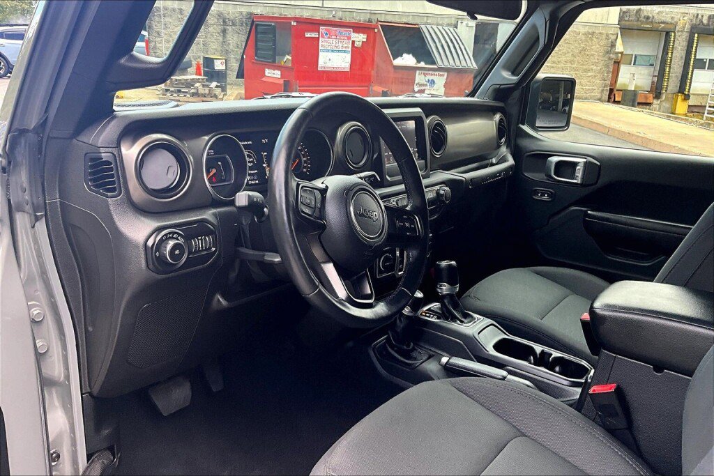 Used 2019 Jeep Wrangler Sport AWD/4WD image 10