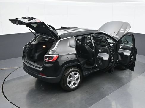 Used 2022 Jeep Compass Latitude w/ Convenience Group AWD/4WD image 39