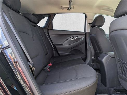 Used 2019 Hyundai Elantra GT FWD image 18
