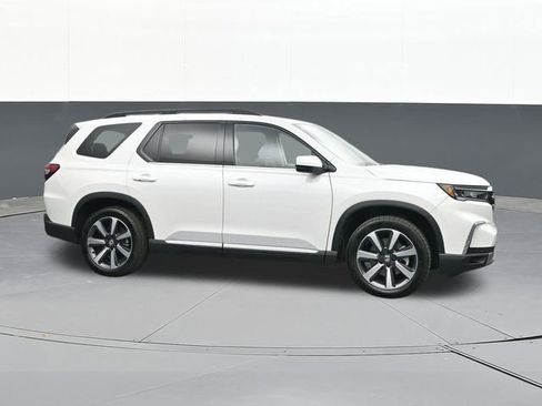 Used 2025 Honda Pilot Touring image 17