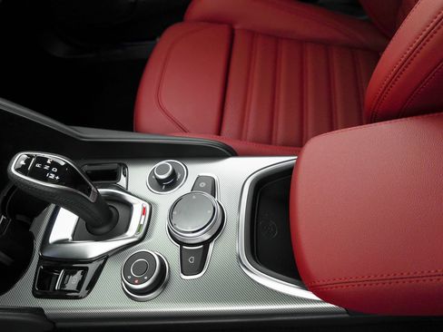 New 2025 Alfa Romeo Giulia w/ Veloce Package Rwd image 45