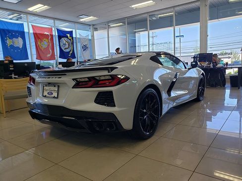 Used 2023 Chevrolet Corvette Stingray Coupe w/ 1LT RWD image 4