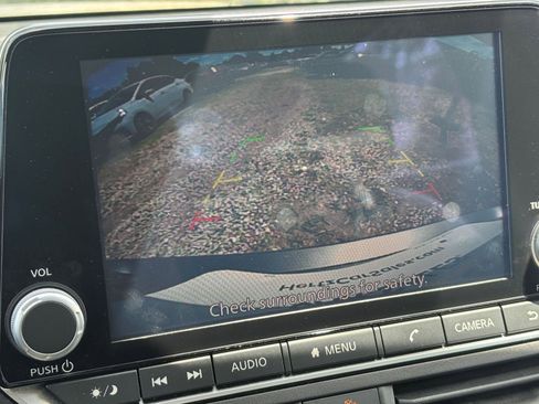 Used 2025 Nissan Altima 2.5 SV FWD image 24