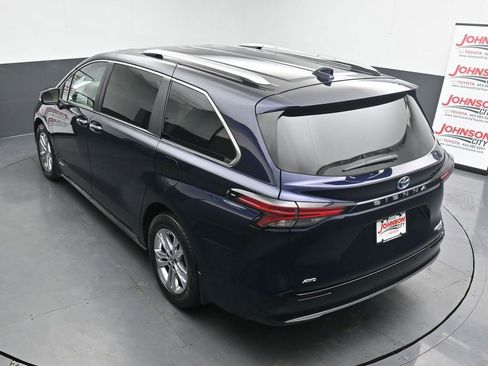 Used 2021 Toyota Sienna Platinum image 28