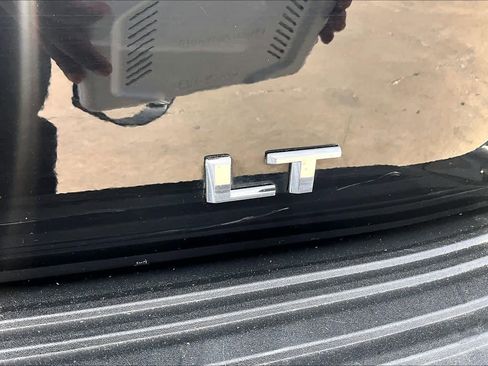 Used 2024 Chevrolet Suburban LT image 10