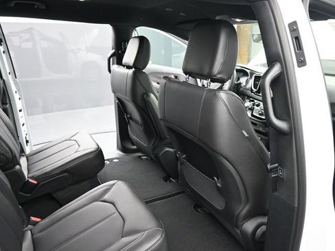 New 2026 Chrysler Voyager LX image 18