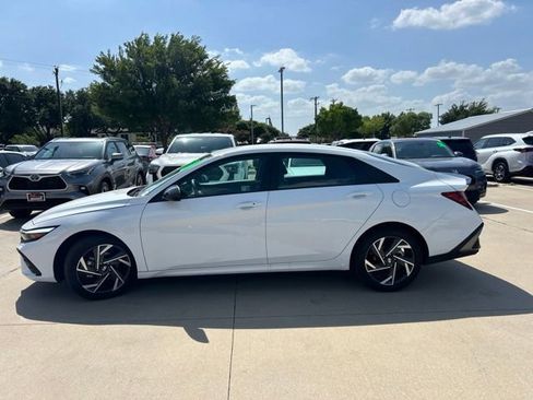 Used 2025 Hyundai Elantra Sport FWD image 5