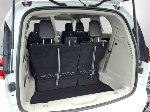 Used 2024 Chrysler Pacifica Touring-L FWD image 26