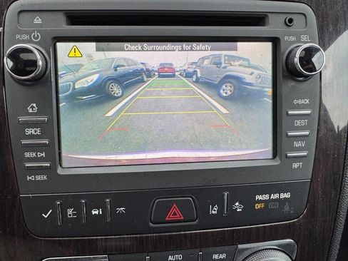 Used 2017 Chevrolet Traverse Premier image 21