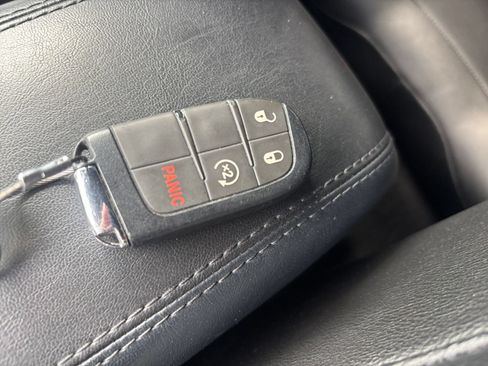 Used 2025 Jeep Compass Limited AWD/4WD image 25