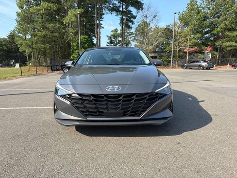 Used 2023 Hyundai Elantra SEL w/ Convenience Package FWD image 3
