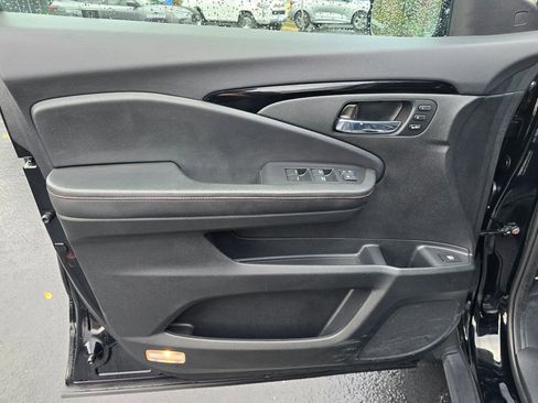 Certified 2024 Honda Ridgeline Black Edition image 10