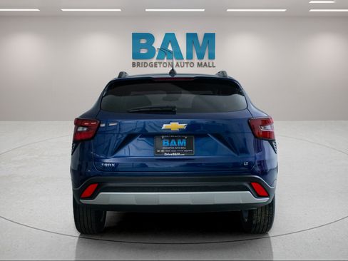 Used 2024 Chevrolet Trax LT FWD image 6