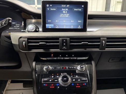 Used 2022 Lincoln Corsair Reserve w/ Luxury Package image 12