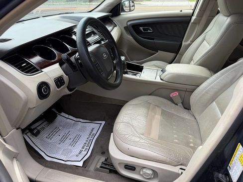 Used 2010 Ford Taurus SEL image 10