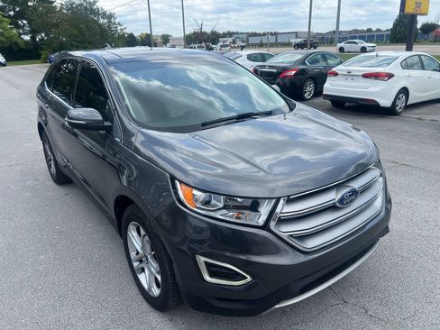 Used 2018 Ford Edge Titanium w/ Equipment Group 301A FWD image 3