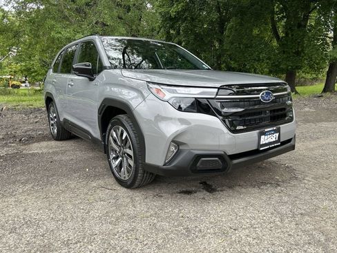 Certified 2025 Subaru Forester Touring w/ Touring Package AWD/4WD image 2