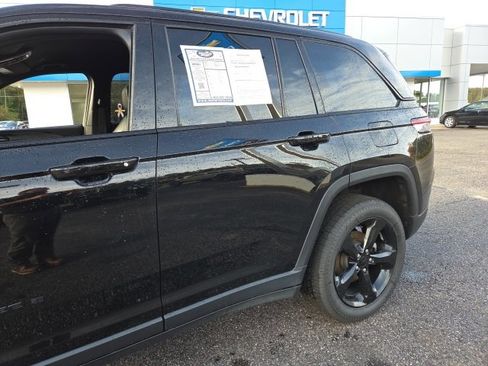 Used 2023 Jeep Grand Cherokee Altitude image 88