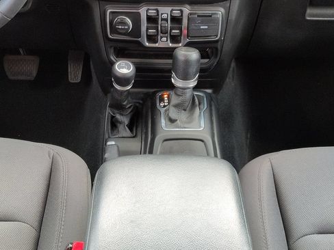 Used 2023 Jeep Wrangler Unlimited Sport AWD/4WD image 19
