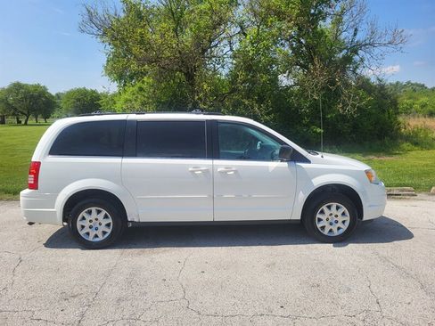 Used 2010 Chrysler Town & Country LX w/ Entertainment Group #1 FWD image 6
