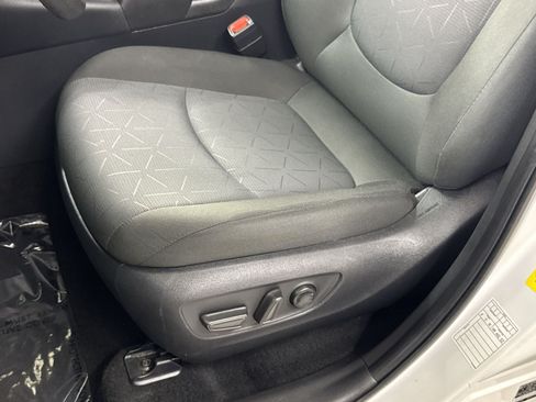 Used 2025 Toyota RAV4 XLE AWD/4WD image 26