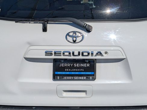 Used 2018 Toyota Sequoia SR5 w/ Carpet Cargo Mat Package AWD/4WD image 13