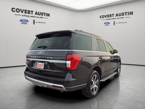 Used 2023 Ford Expedition XLT image 5