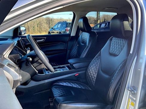Used 2024 Ford Edge Titanium image 10