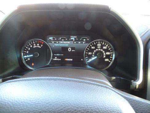 Used 2018 Ford F150 Lariat w/ Equipment Group 502A Luxury image 8