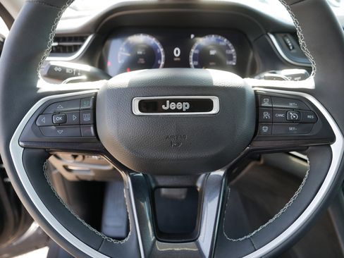 Used 2023 Jeep Grand Cherokee Laredo w/ Luxury Tech Group I image 25