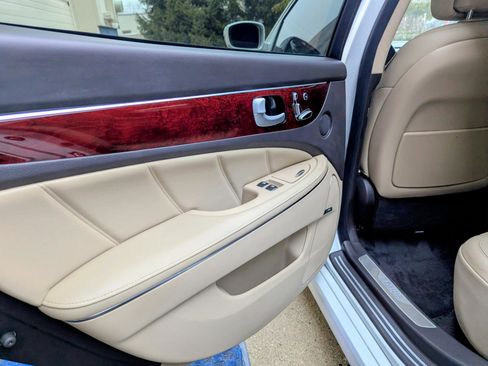 Used 2013 Hyundai Equus Signature RWD image 17