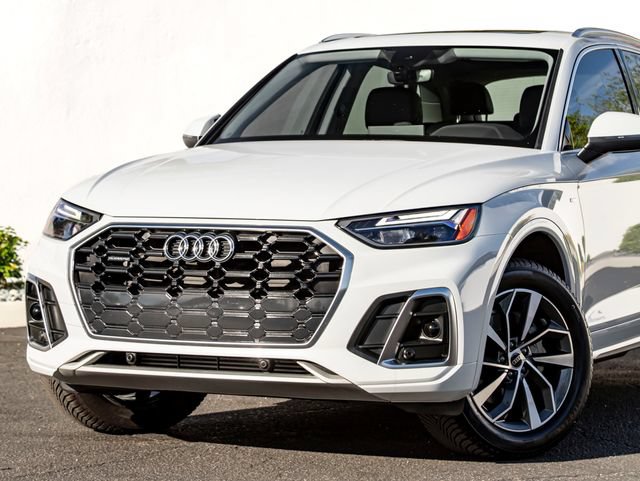 Used 2023 Audi Q5 2.0T Premium w/ Convenience Package AWD/4WD image 2